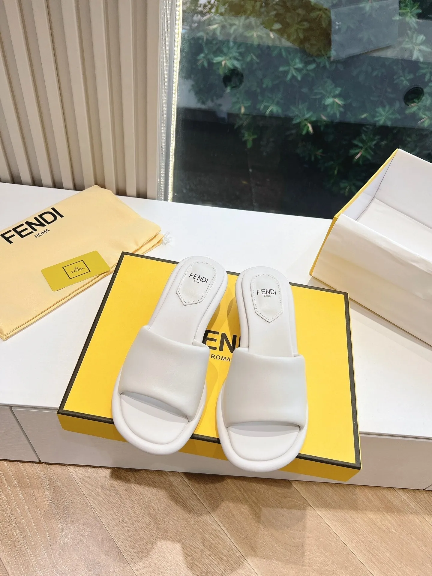 FF Baguette Slides Women 45 Nappa Leather White