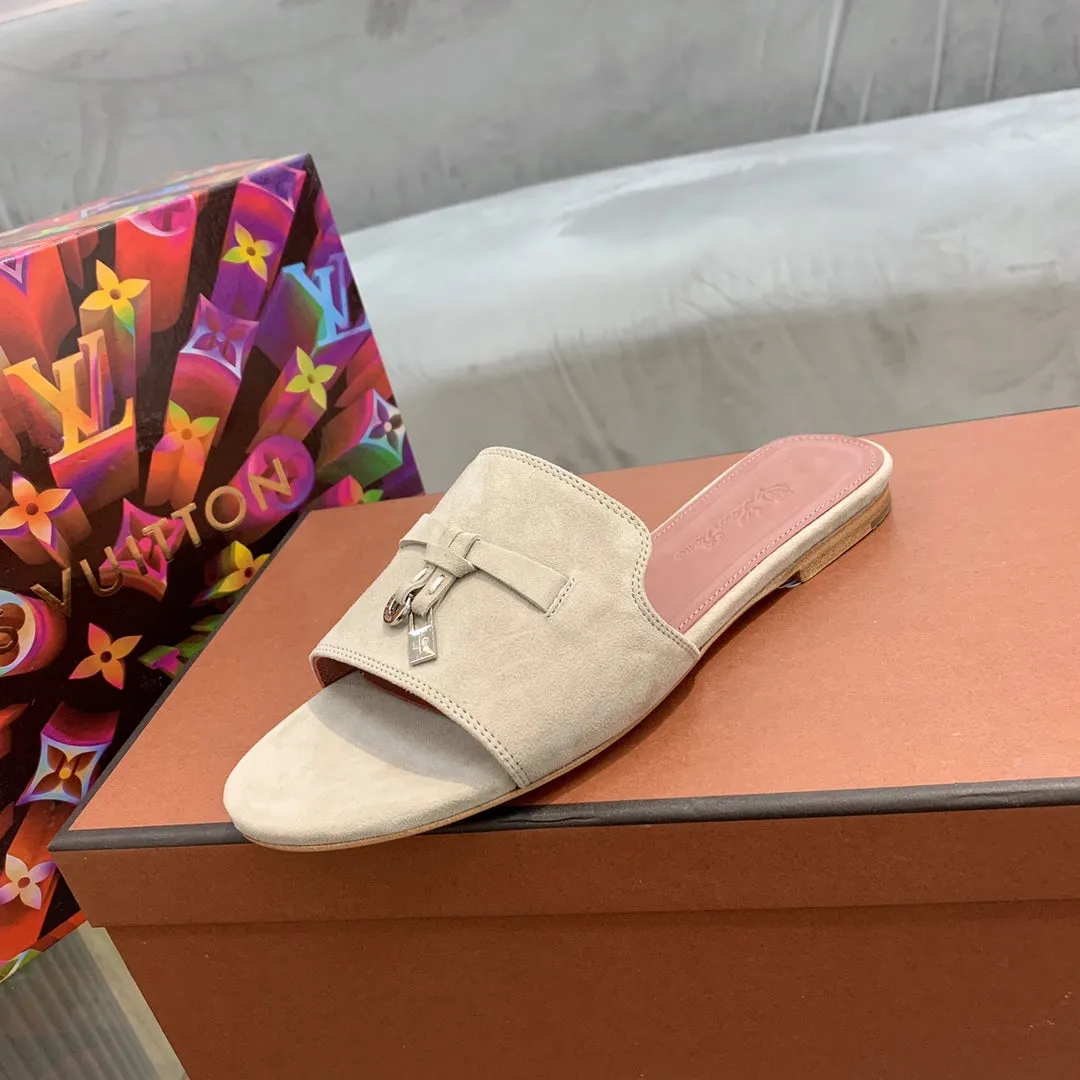 Summer Charms Sandals in Pale Gray Suede Pink Lambskin