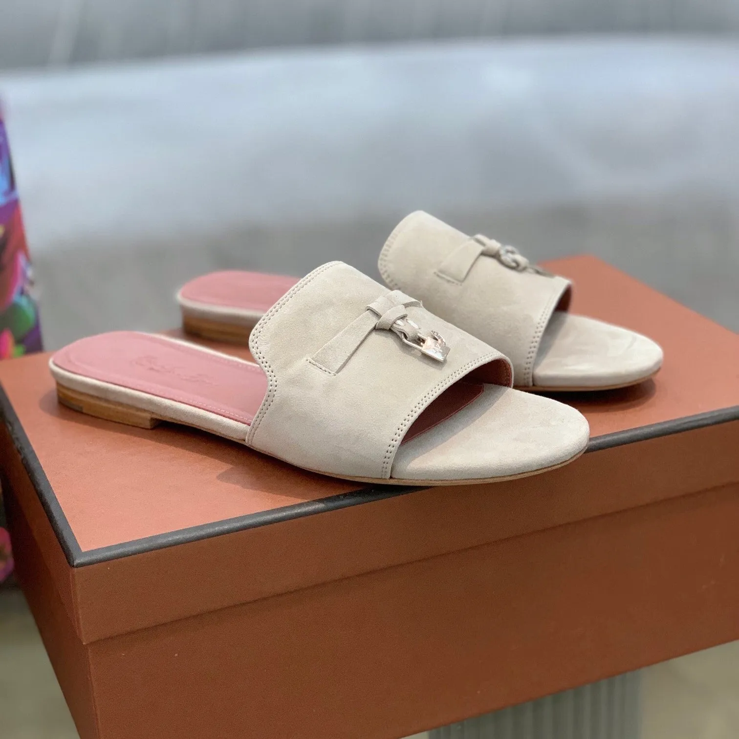 Summer Charms Sandals in Pale Gray Suede Pink Lambskin
